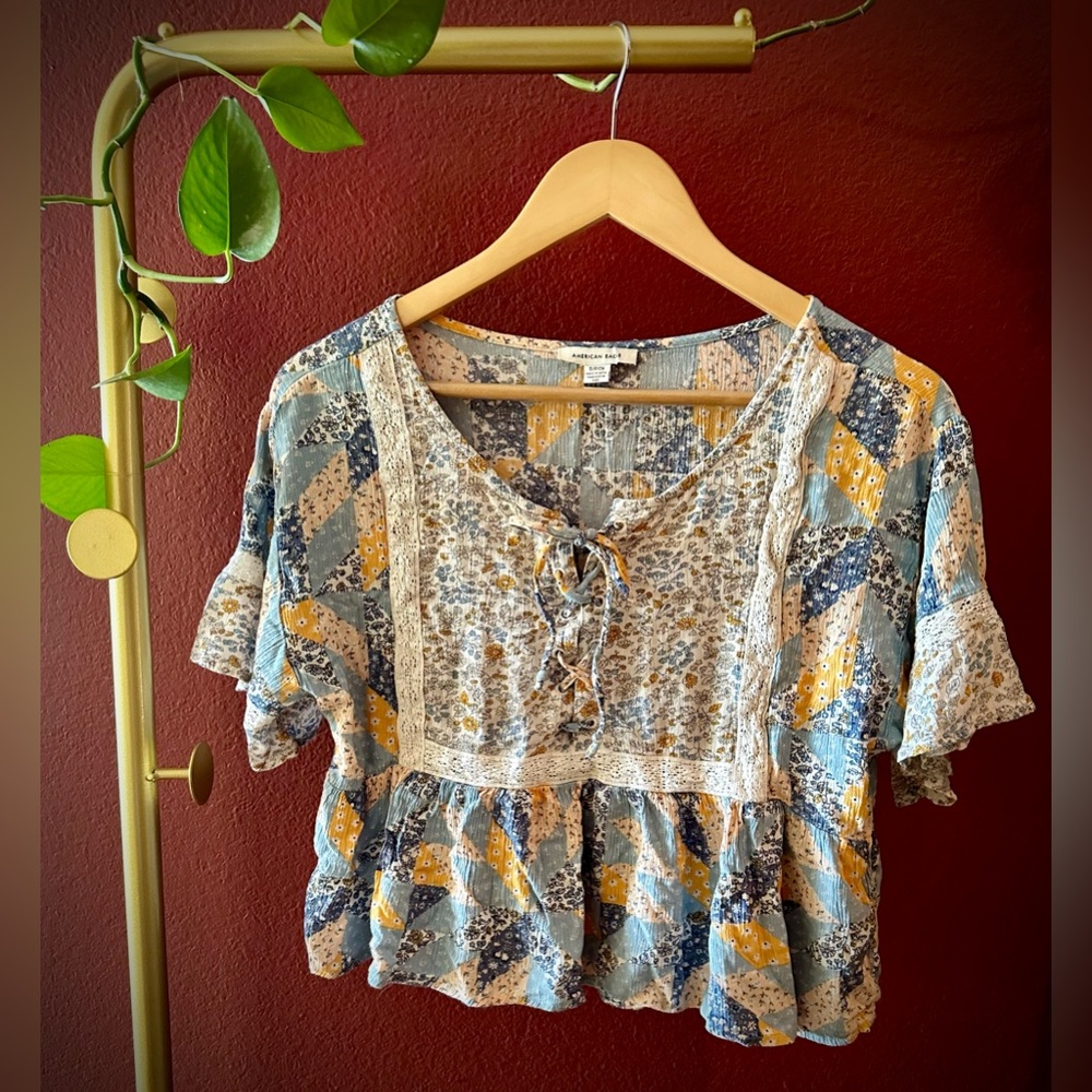 🌞 American Eagle - Boho Patch Floral Top. Size small 🌞